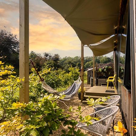 The Hive - Unique Hot Tub Cabin In 밀포트 외부 사진