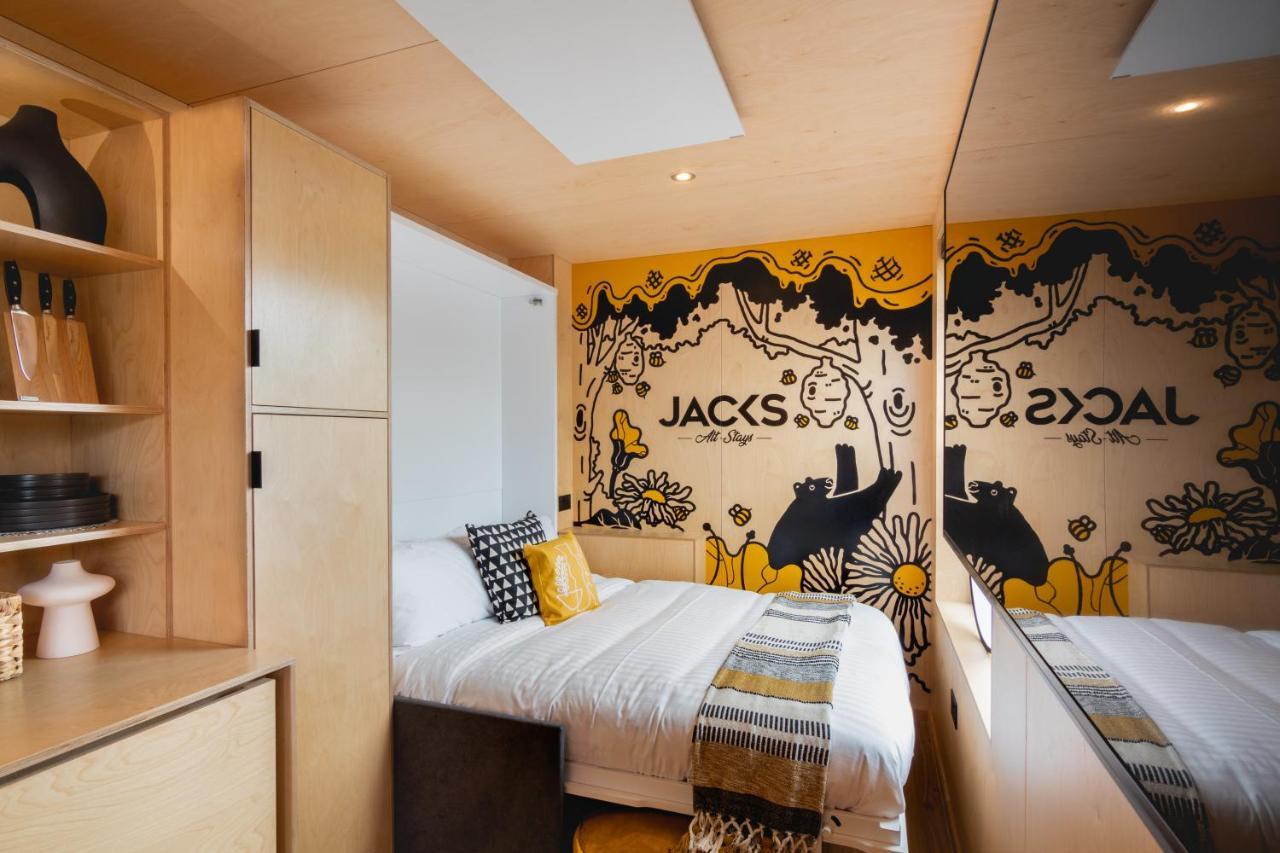 The Hive - Unique Hot Tub Cabin In 밀포트 외부 사진